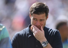 Xabi habla de final de temporada y no de inicio, y Luis Enrique niega haber puesto el freno: «Tengo el móvil lleno de mensajes de culés»