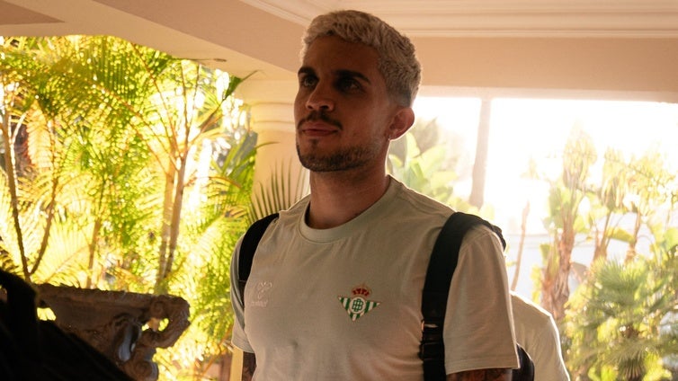 Bartra y su octavo año en el Betis: «Nunca me he querido poner ningún límite y menos lo voy a hacer ahora»