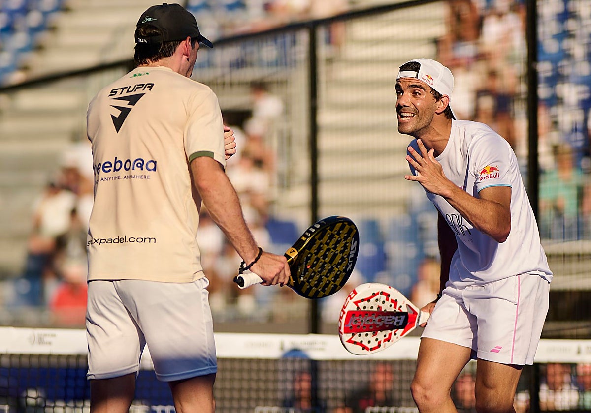 Stupaczuk y Lebron, durante un partido