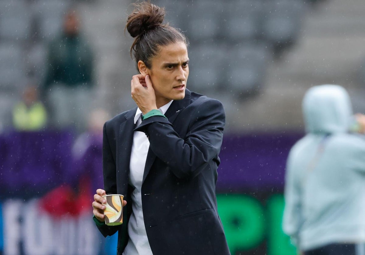 Montse Tomé, antes del partido de España