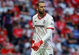 Pau López negocia su salida de Toluca con el Betis a la espera