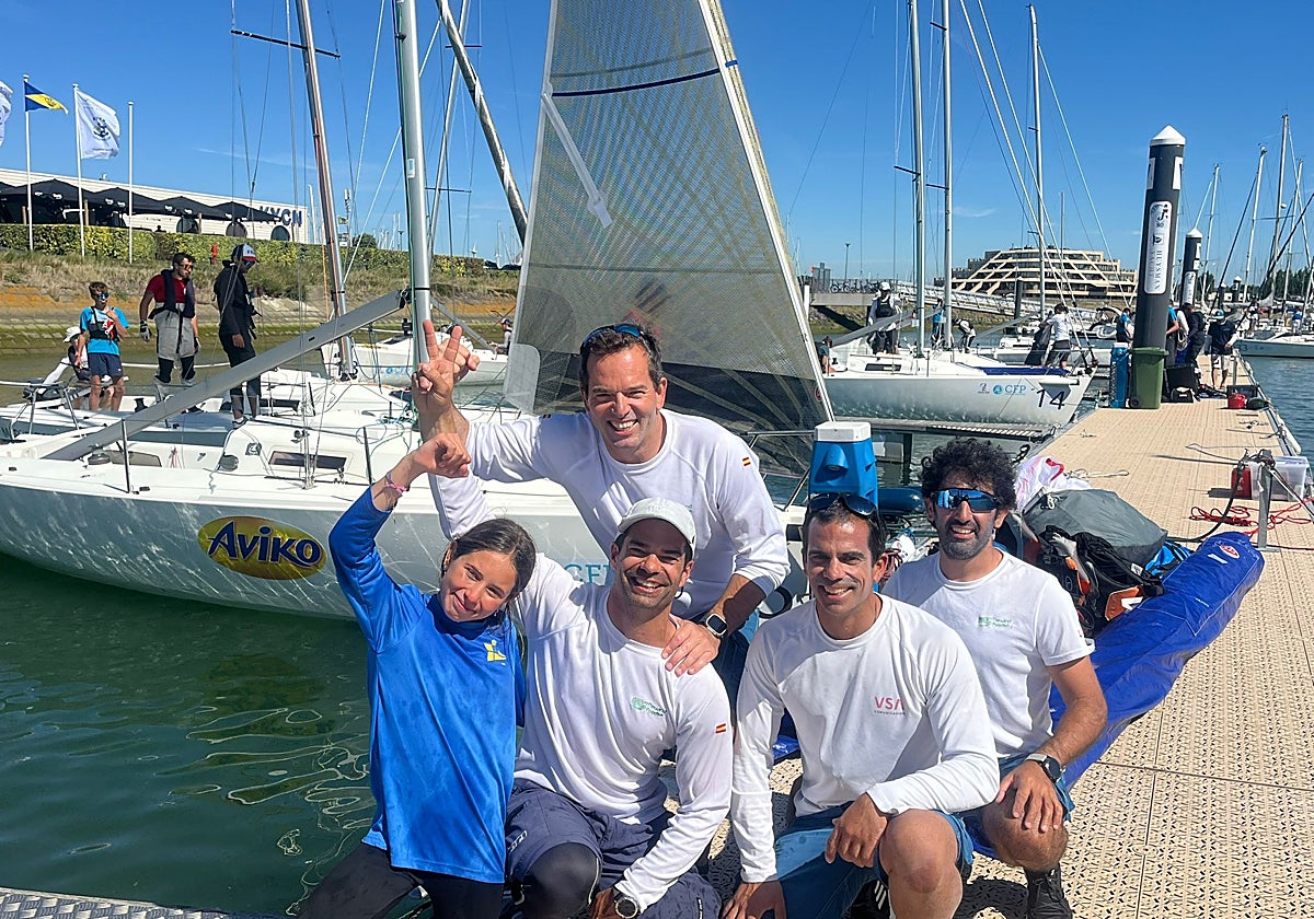 De izquierda a derecha, Alba Ponce, Daniel de la Pedraja -de pie-, Javi Padrón, Alberto Padrón y Jon Larrazábal