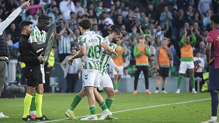 Isco regresó tras su lesión a la competición en el Betis-Barcelona de diciembre de 2024