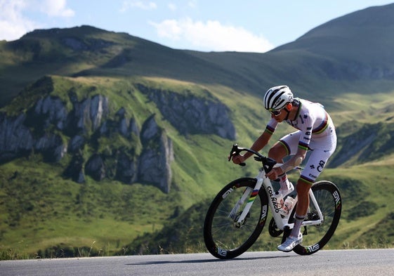 Pogacar revienta el Tour en Hautacam