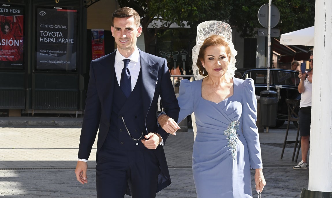 La boda de Fabián Ruiz en la iglesia del Salvador de Sevilla, en imágenes