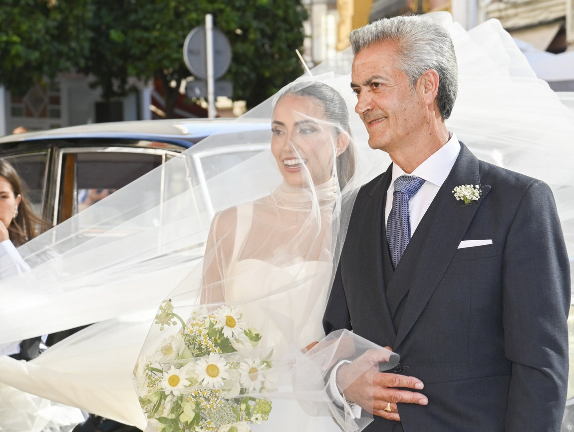 La boda de Fabián Ruiz en la iglesia del Salvador de Sevilla, en imágenes