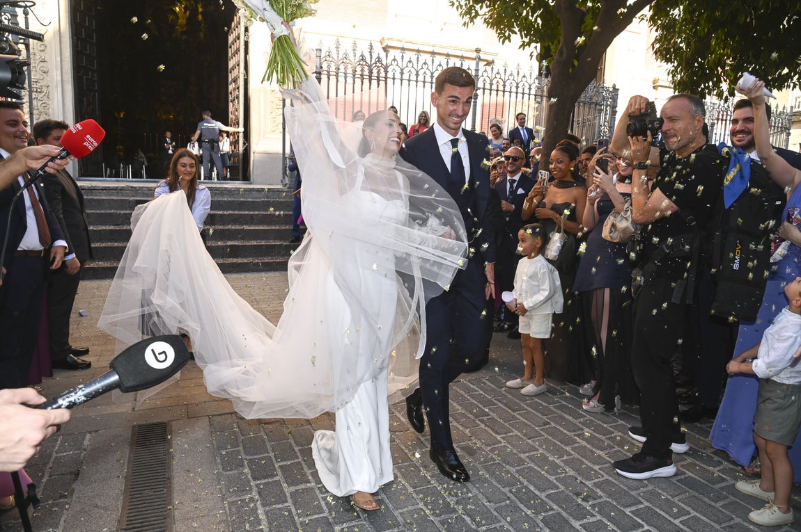 La boda de Fabián Ruiz en la iglesia del Salvador de Sevilla, en imágenes