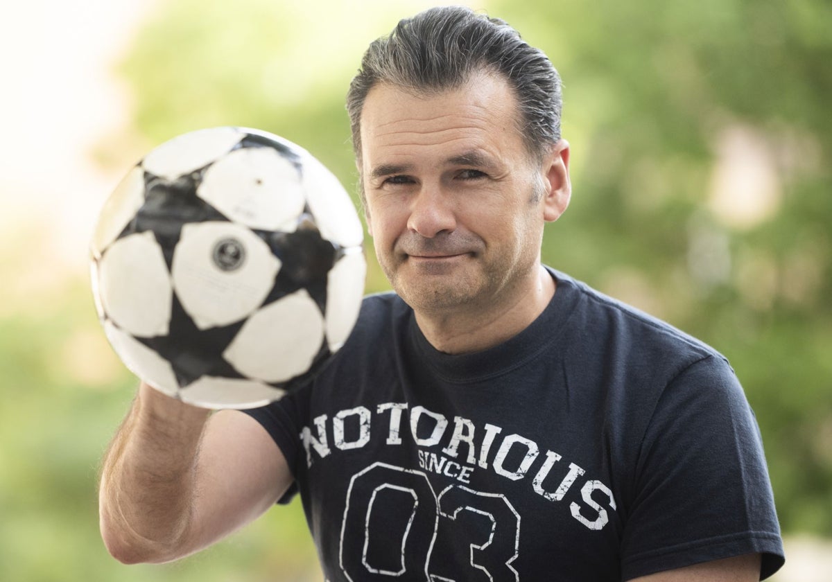 Iñaki López posa para ABC durante la entrevista