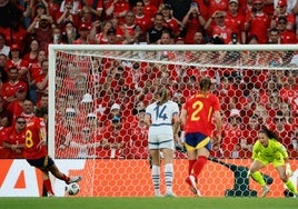 Mariona lanza el penalti ante Suiza que mandaría fuera