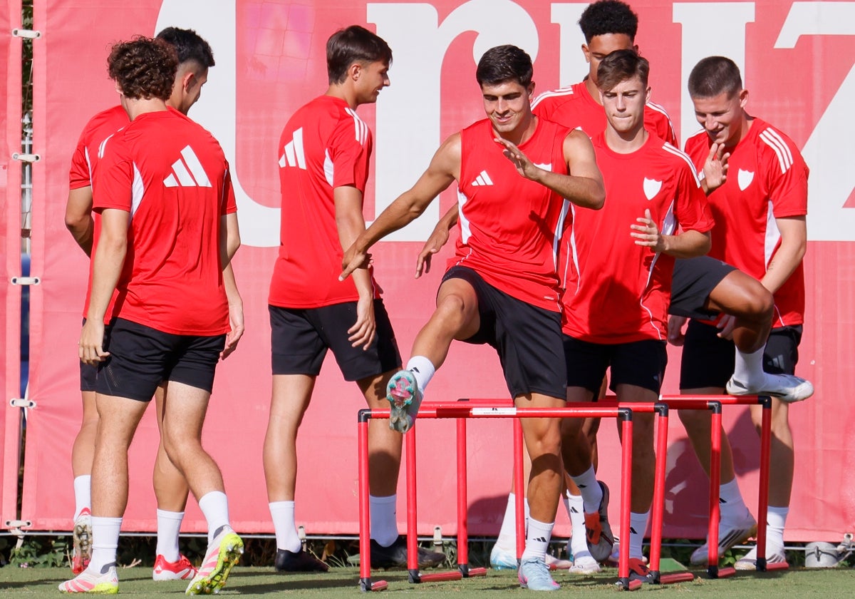 Juanlu, en un entrenamiento de esta semana con el Sevilla