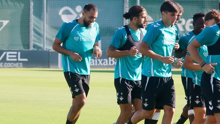 Las salidas, la otra tarea pendiente para el Betis
