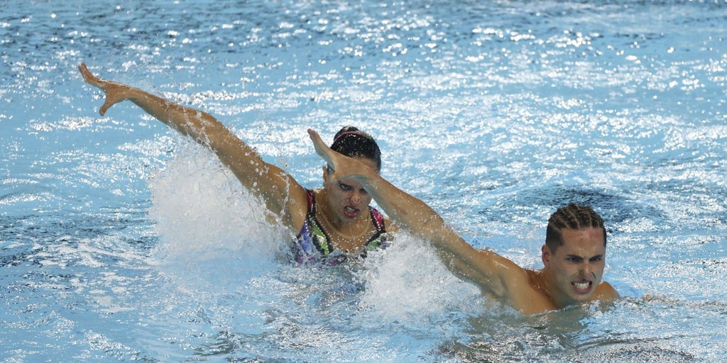 España consolida su poderío en la piscina