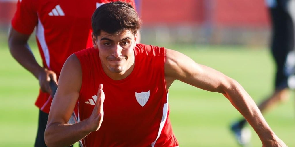 Juanlu sigue entrenando a la espera de que se resuelva su futuro