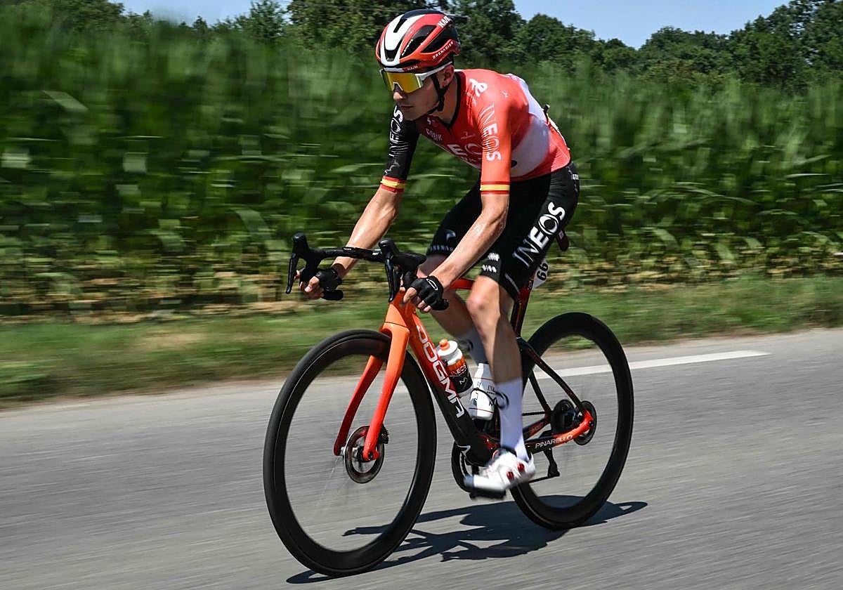 Carlos Rodríguez durante la 12ª etapa del Tour de Francia 2025