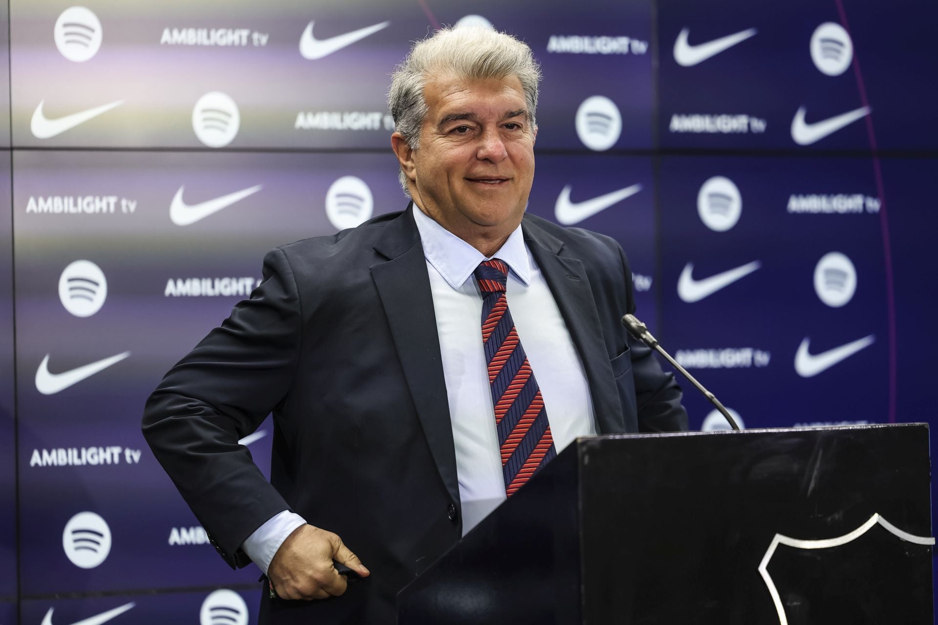 El Barça esquiva el ridículo y salva la pretemporada