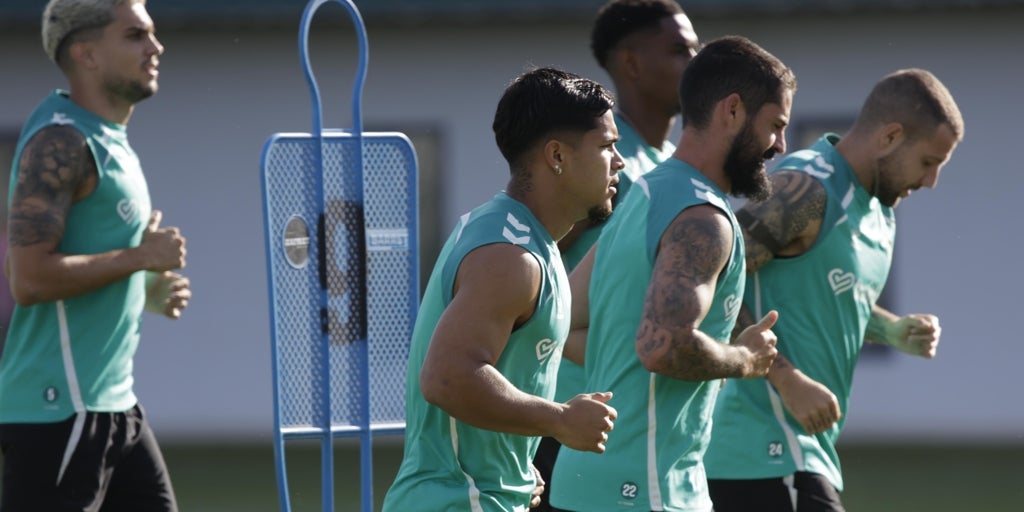 En Córdoba, prueba para el Betis con el atractivo de Riquelme y los internacionales
