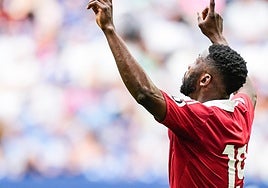 Almeyda hace buenos a los delanteros de Orta: Akor e Iheanacho golean en el Veltins