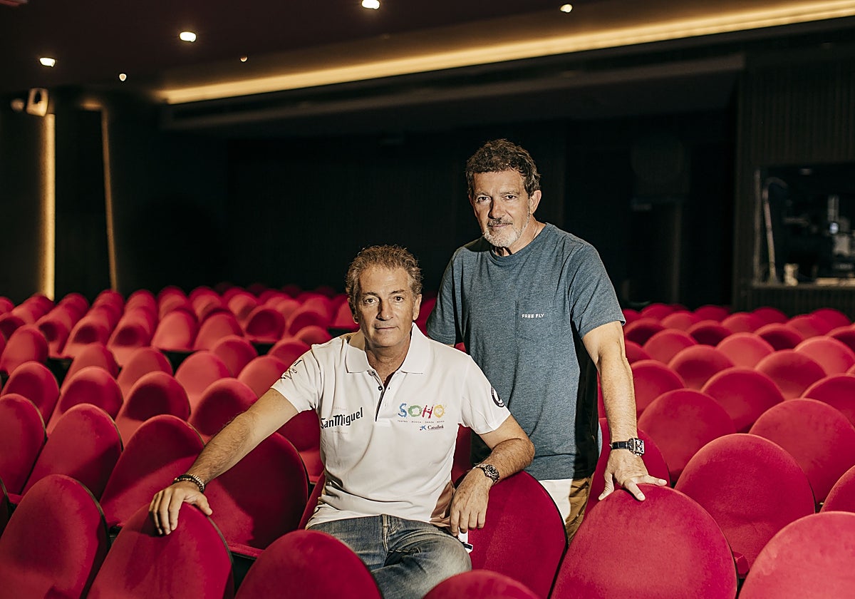 Los hermanos Javier y Antonio Banderas en el Teatro del Soho CaixaBank