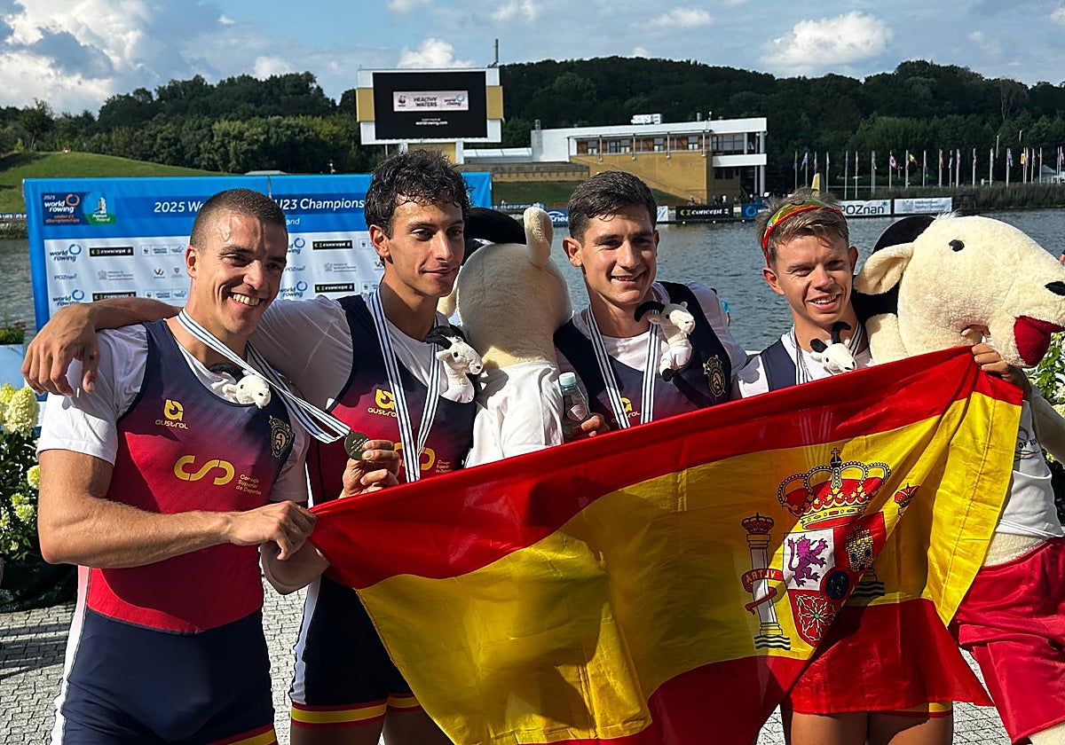 Eric Pastor, Pablo Moreno, Juan Miguel Palomino y Jorge Knabe, celebrando el subtítulo mundial en Poznan