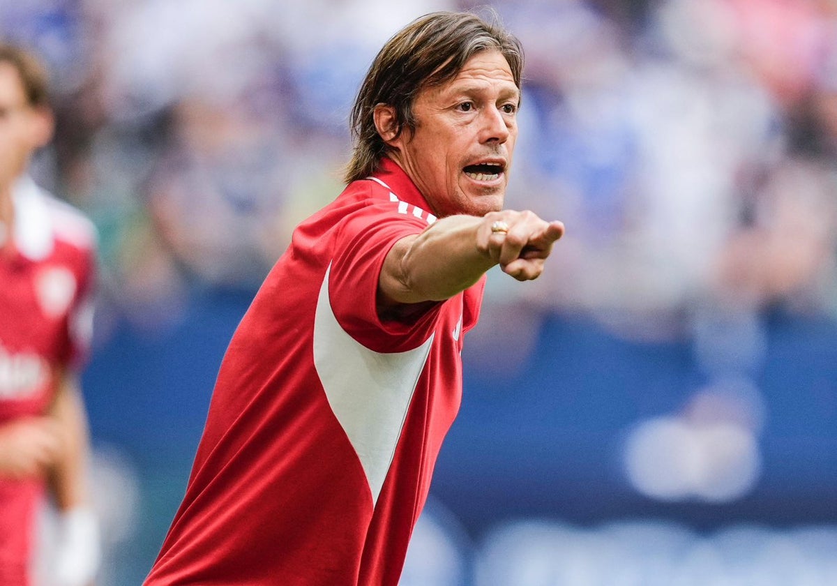 Matías Almeyda da instrucciones en el Schalke 04 - Sevilla FC