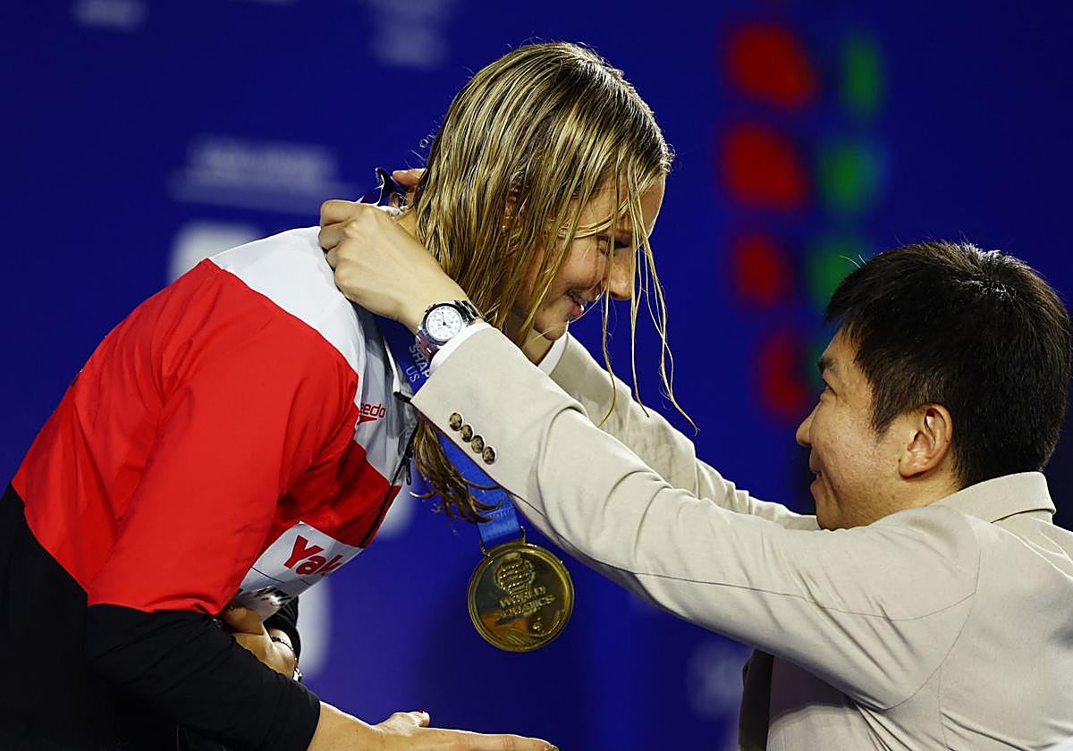 McIntosh recibe su segundo oro tras ganar los 200 estilos en Singapur