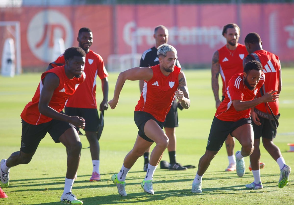Januzaj, en un entrenamiento del Sevilla FC