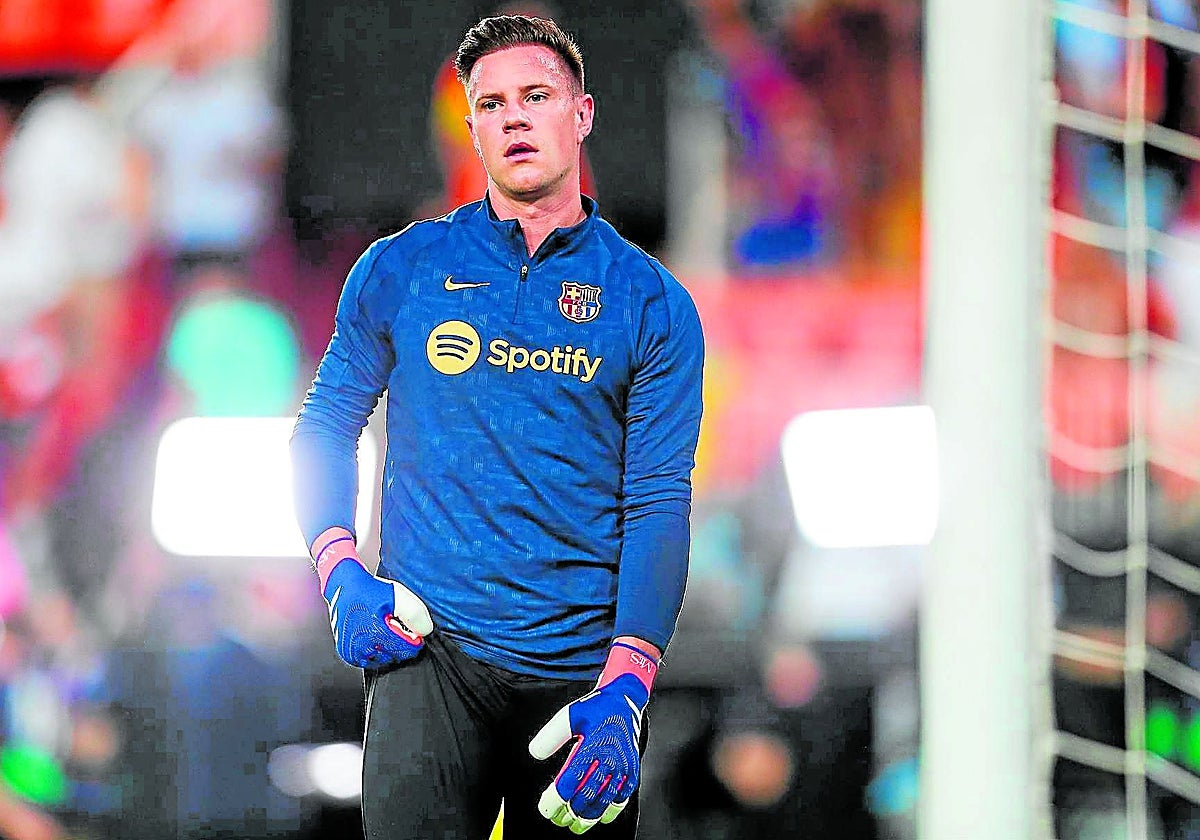 Ter Stegen se opera con éxito y el Barça emite un escueto comunicado sin concretar el tiempo de baja