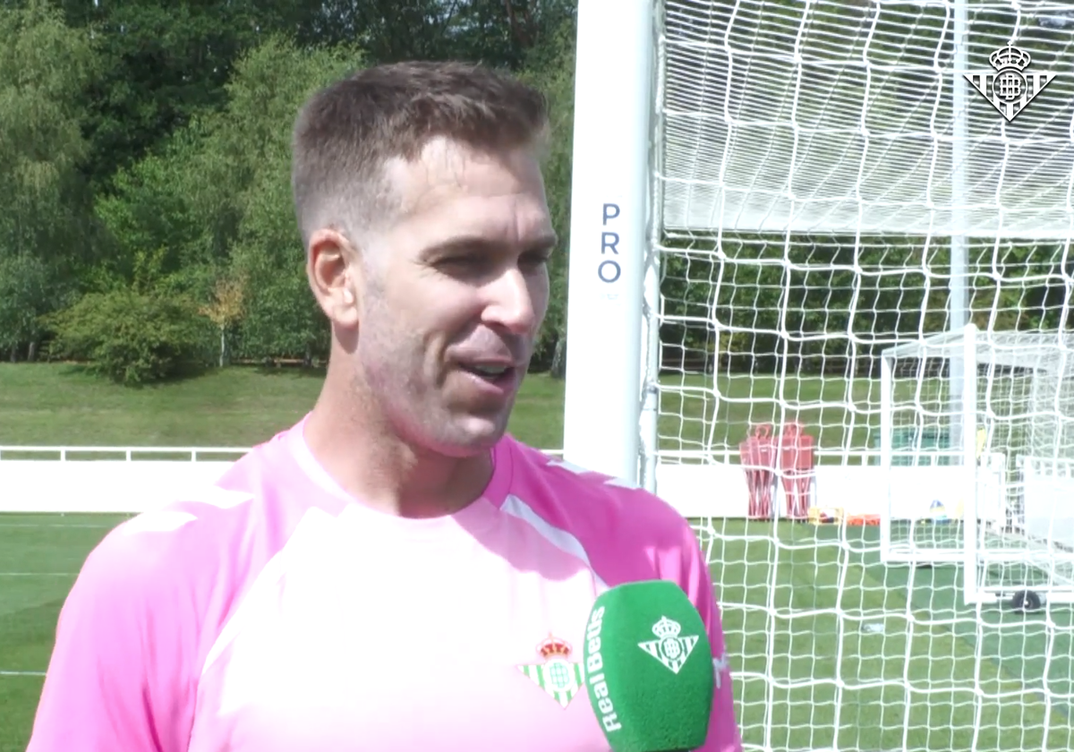 Adrián, ilusionado con la temporada: «Tenemos un grupo muy sano, humilde y trabajador»