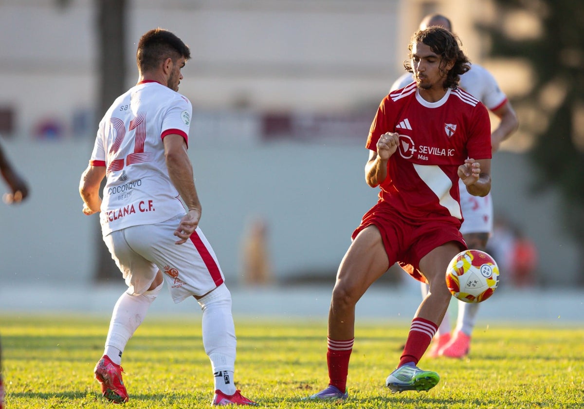 Nico Guillén y Carri, durante el partido entre Chiclana CF y Sevilla Atlético