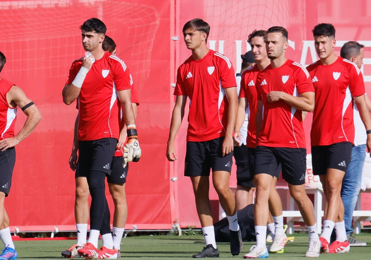 Lulo Da Silva, entre varios compañeros durante un entrenamiento de pretemporada