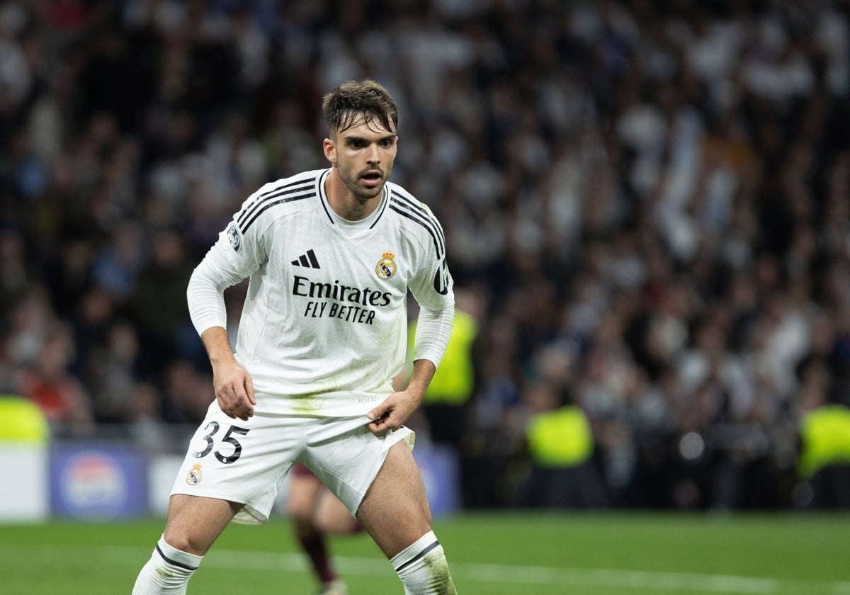 Asencio, durante un partido en el Bernabéu