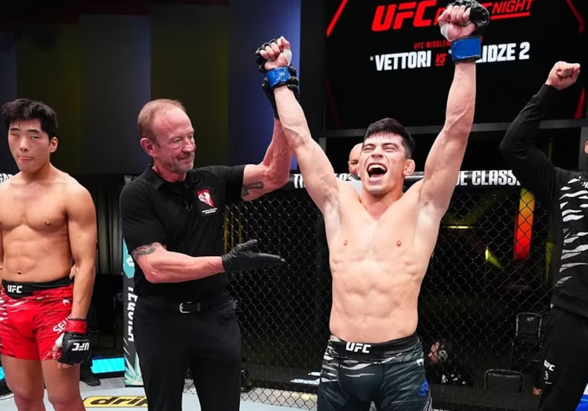 Kevin Vallejos tras ganar su primer combate en la compañía