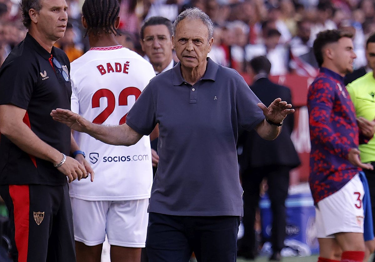 Joaquín Caparrós, en el Sevilla - Real Madrid de la pasada temporada 24-25