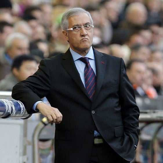 Gregorio Manzano, en 2013, dirigiendo al Mallorca en un partido ante el Valencia