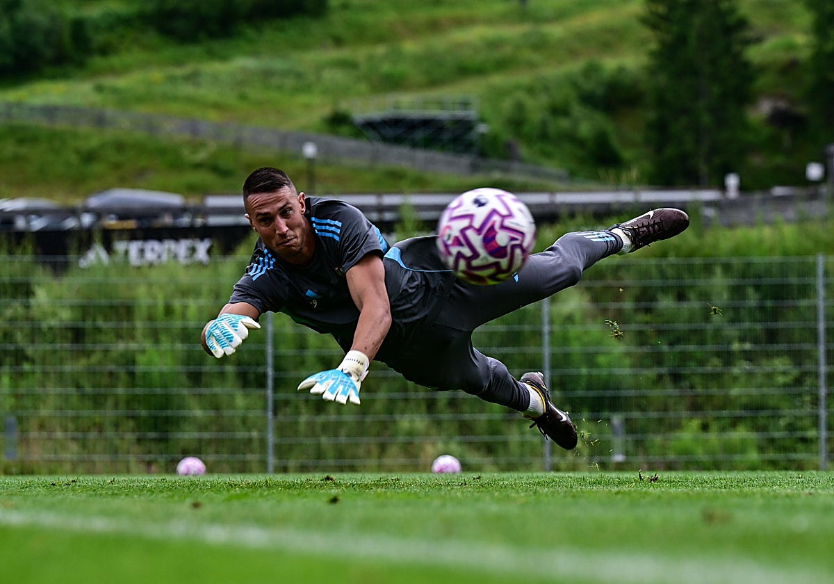 Vlachodimos llegará a Sevilla tras el amistoso en Toulouse