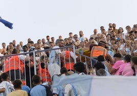 El Málaga - Betis estuvo parado más de quince minutos por la asistencia médica a un aficionado en la grada