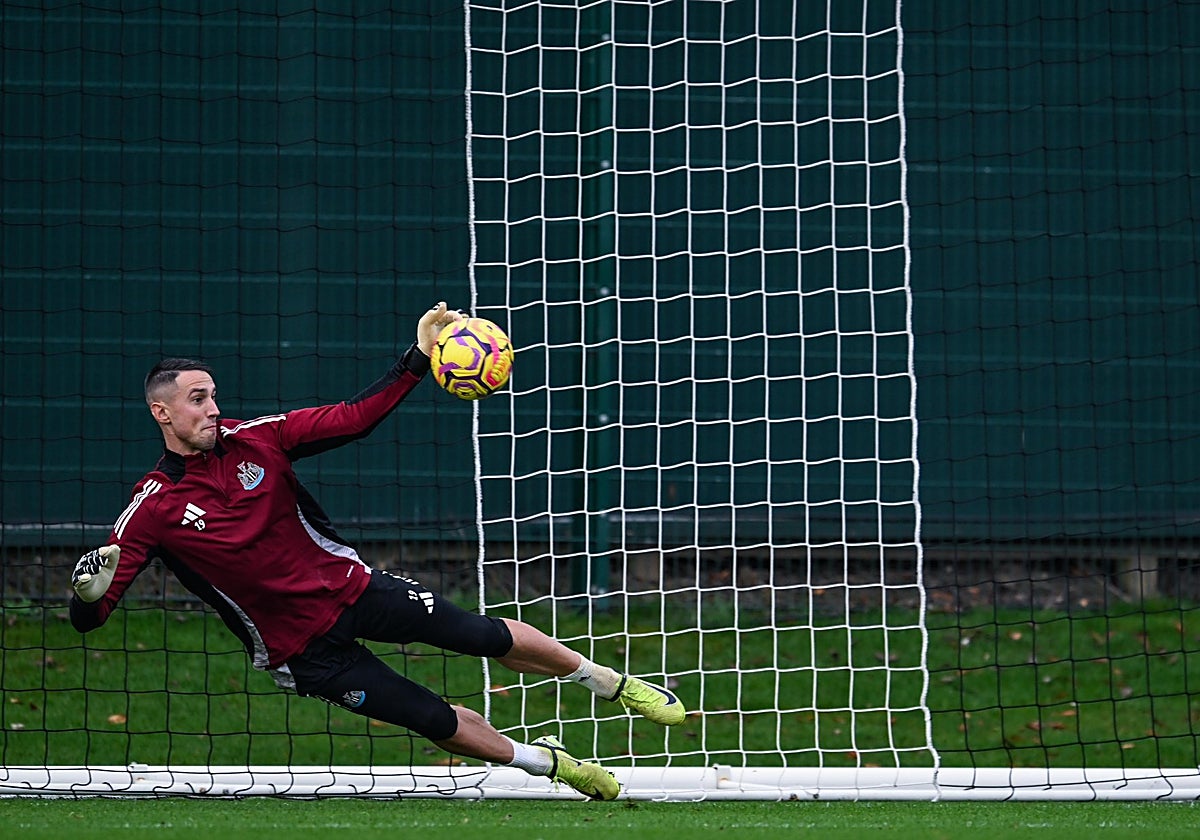 Vlachodimos consuma la &#039;revolución&#039; de la portería del Sevilla FC