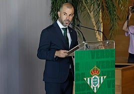 El Betis modifica el retrato robot para reforzar la delantera