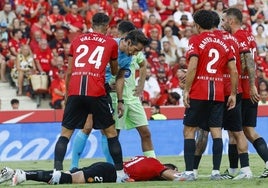 Raíllo, tendido en el suelo, segundos después del gol de Ferran