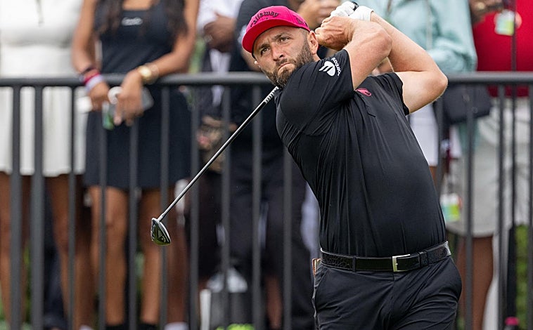 Imagen principal - Jon Rahm logra un nuevo milagro: remontada increíble y segundo título de LIV Golf