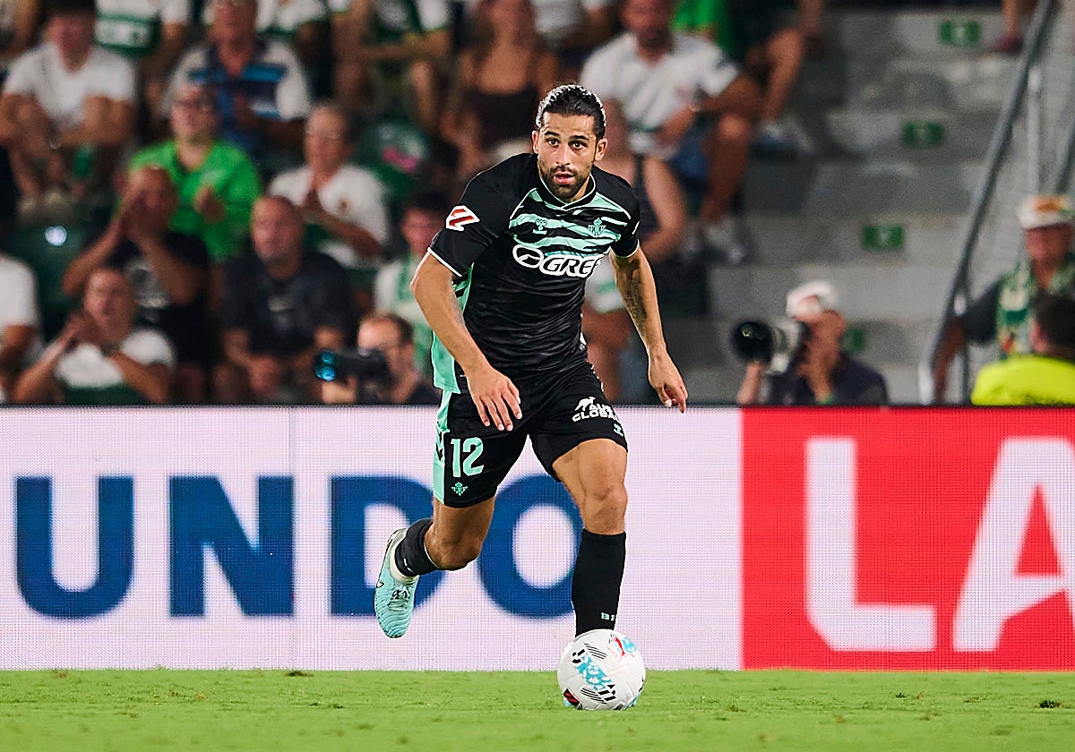 Ricardo Rodríguez, en el partido que disputó el lunes el Betis en el Martínez Valero