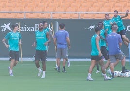 Santos y Olympiacos desisten por Bakambu y se complica su salida en este mercado