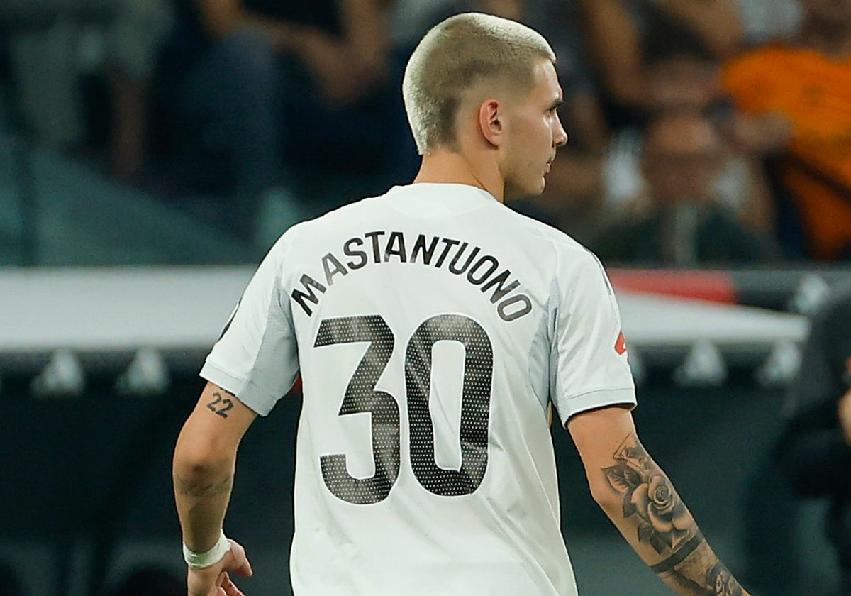 Franco Mastantuono, durante su debut con el Real Madrid frente a Osasuna