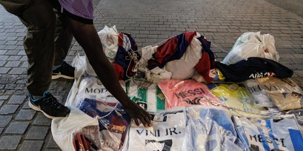VÍDEO | ¿Las camisetas de fútbol falsas están hundiendo a tu equipo?