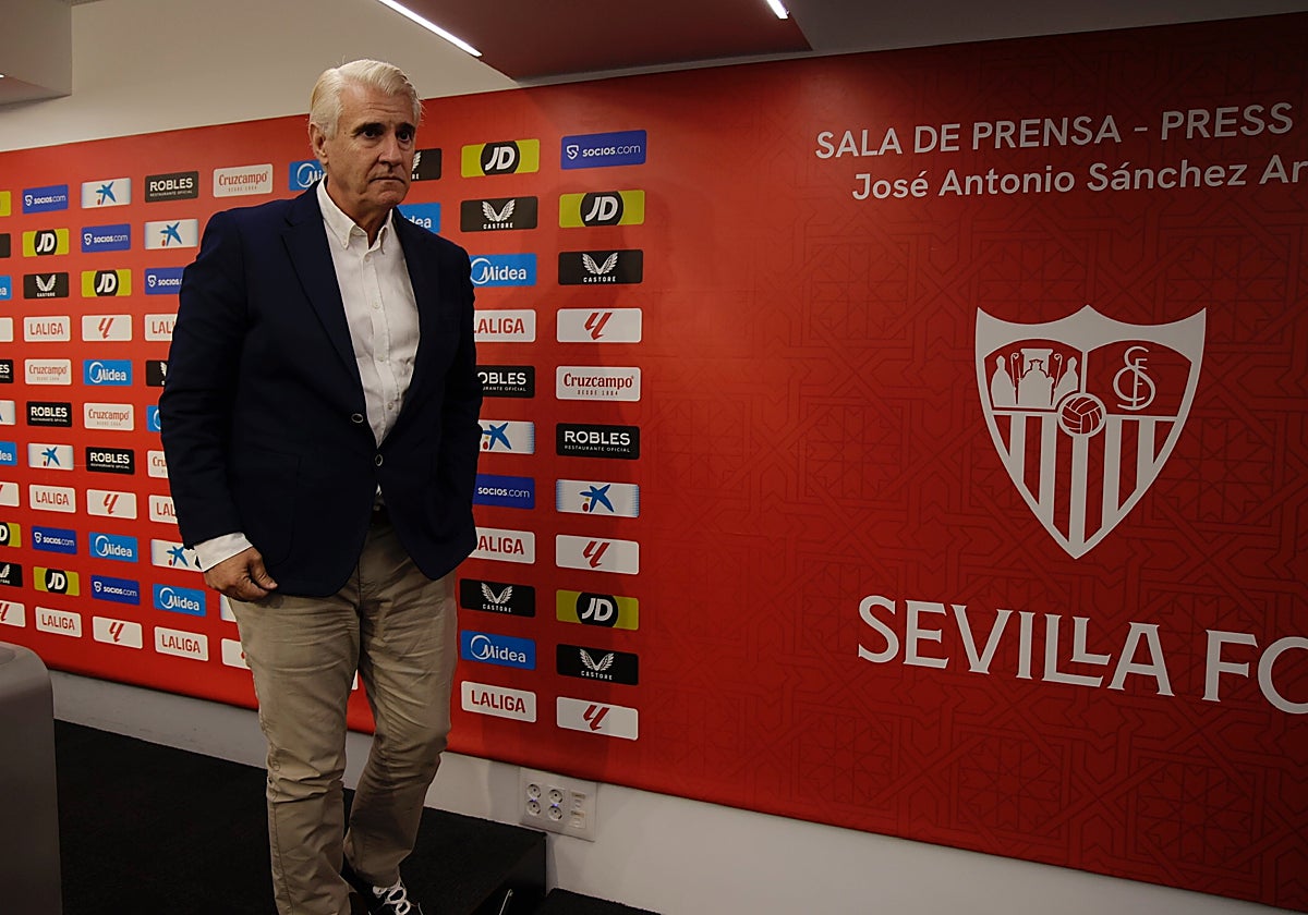 Antonio Cordón, tras un acto en el Sánchez-Pizjuán