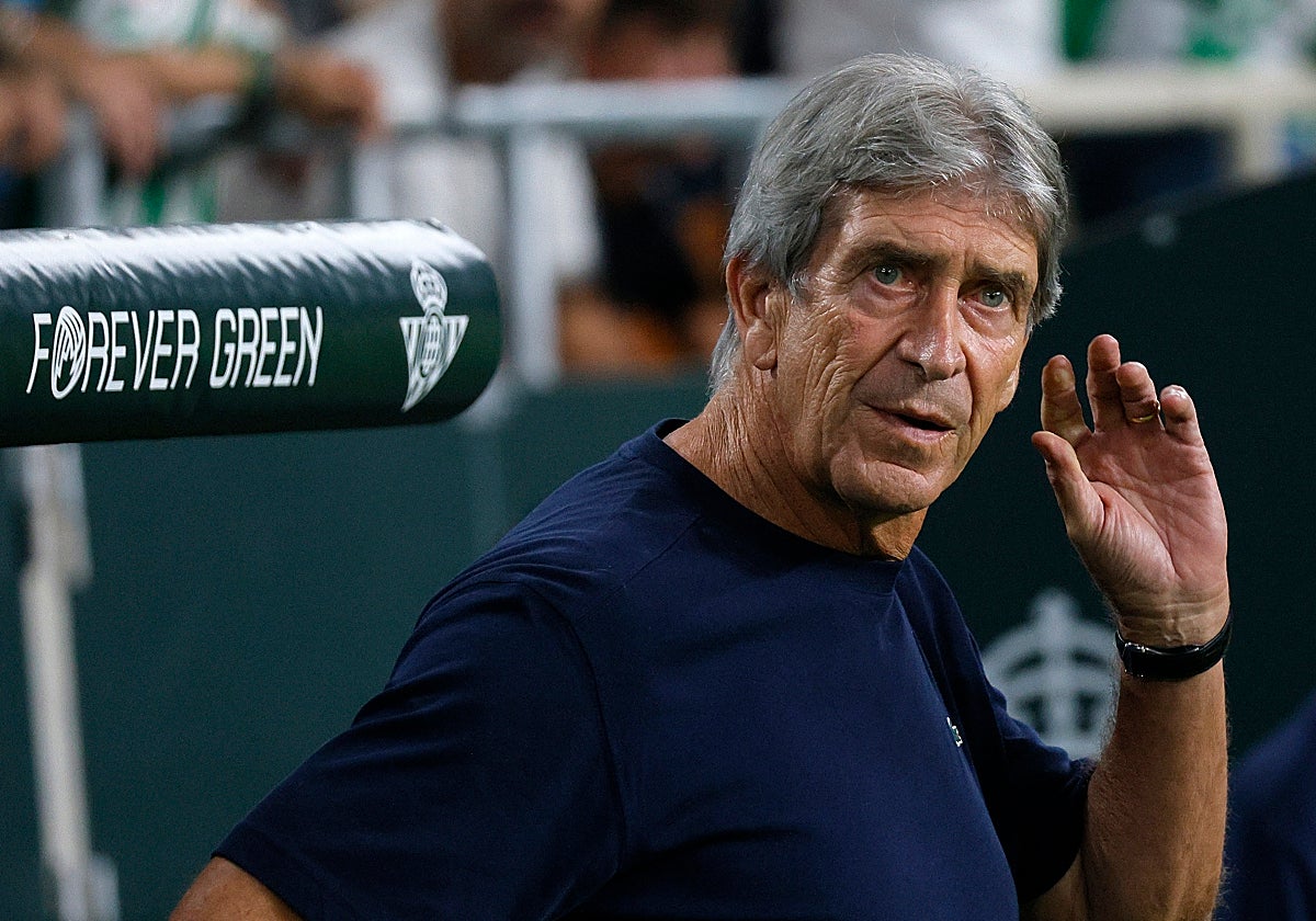 Pellegrini,  en el banquillo del Betis en el estadio de la Cartuja