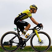 Roban varias bicicletas al equipo líder de la Vuelta: asaltan los camiones del Visma en un hotel de Italia