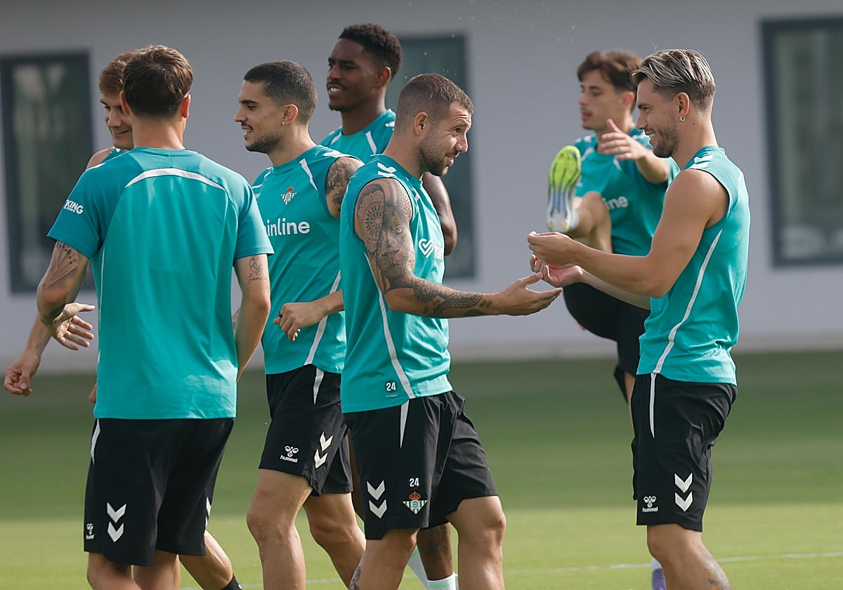 Los futbolistas del Betis, en la última sesión preparatoria de la visita a Balaídos