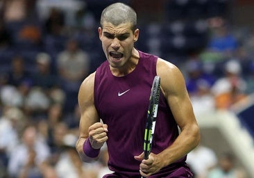 El 'recluta' Alcaraz pasa a segunda ronda sin despeinarse