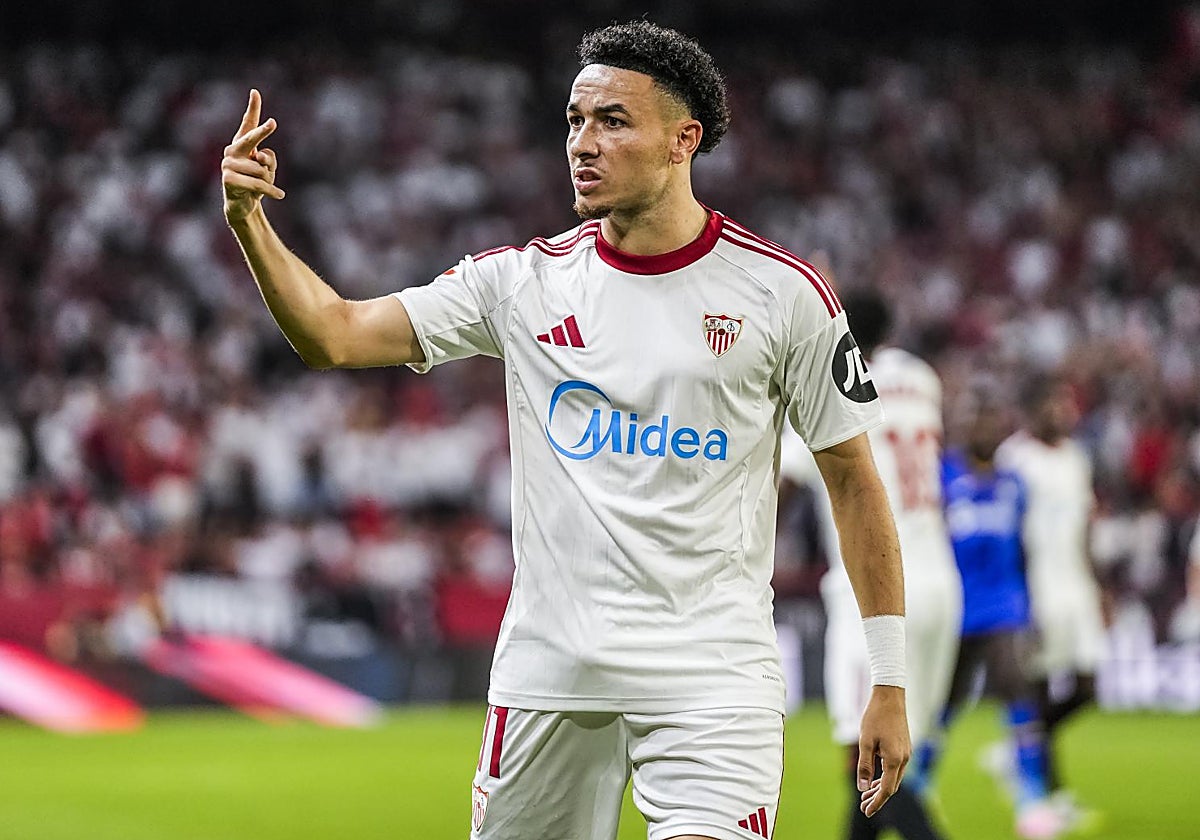 Rubén Vargas protesta durante el Sevilla - Getafe de este pasado lunes